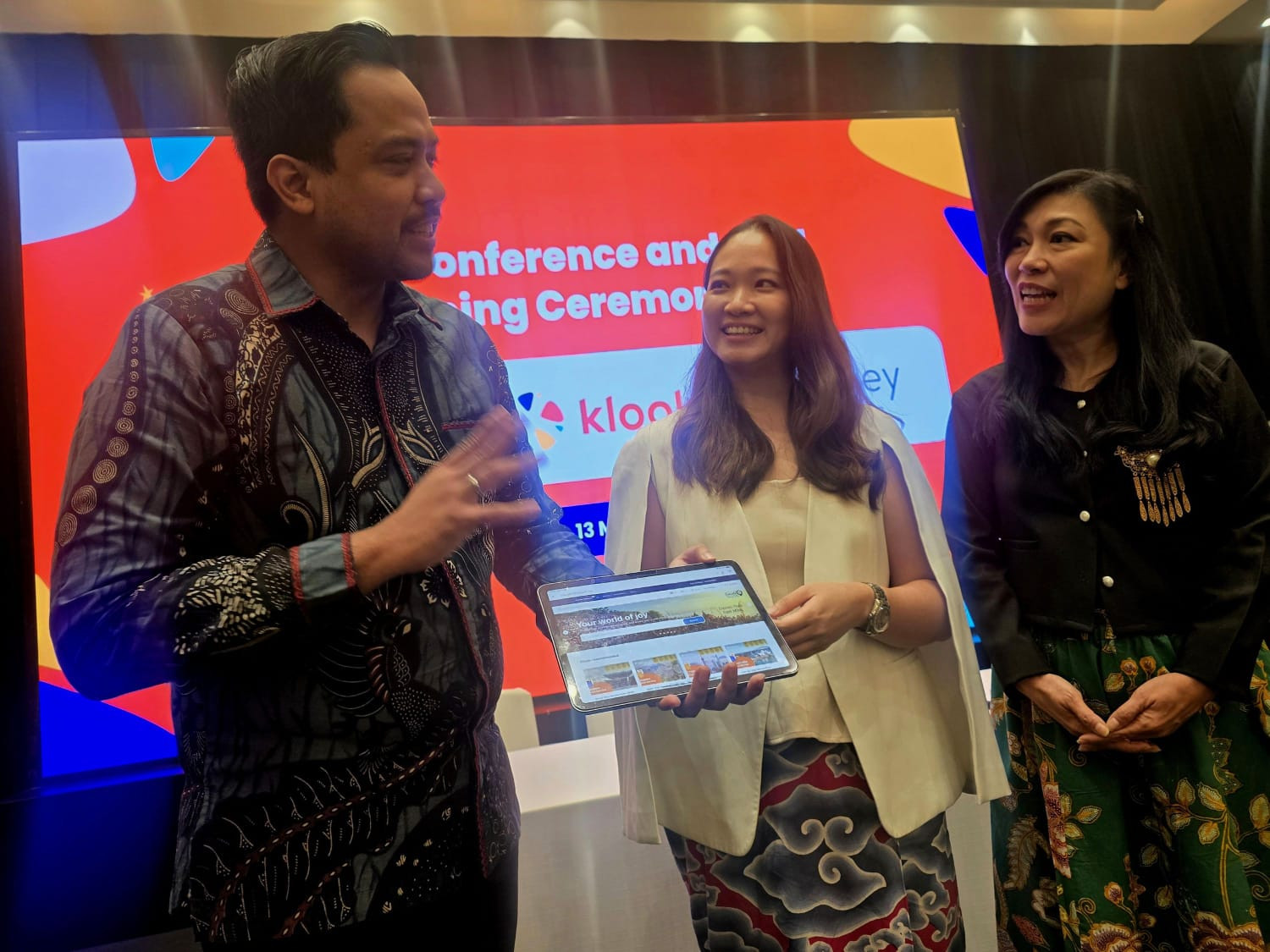digitalisasi pariwisata Indonesia oleh Klook, Garuda Indonesia, dan InJourney
